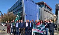 Porto, Flash mob di Cisl e Cgil: «Simbolo e modello di concertazione e collaborazione per la legalità e le tutele»